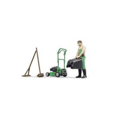 BRUDER figurka ogrodnika z kosiarką i grabiami